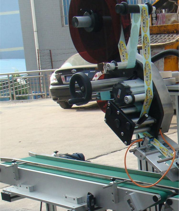 Automatikus matrica felső felületi tejpohár címkéző gép gyártója