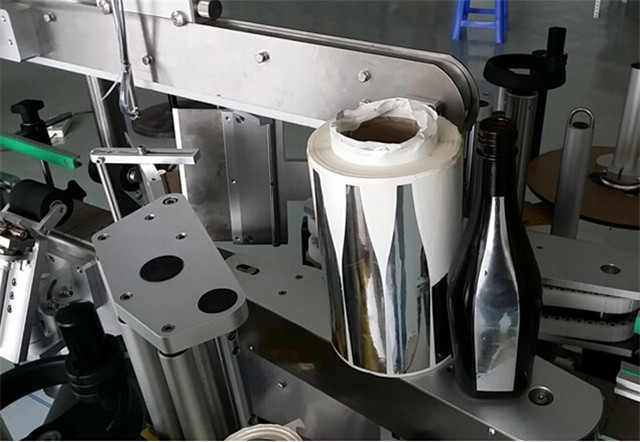 Automatikus kétoldalas címkézőgép sampon lotion palackokhoz